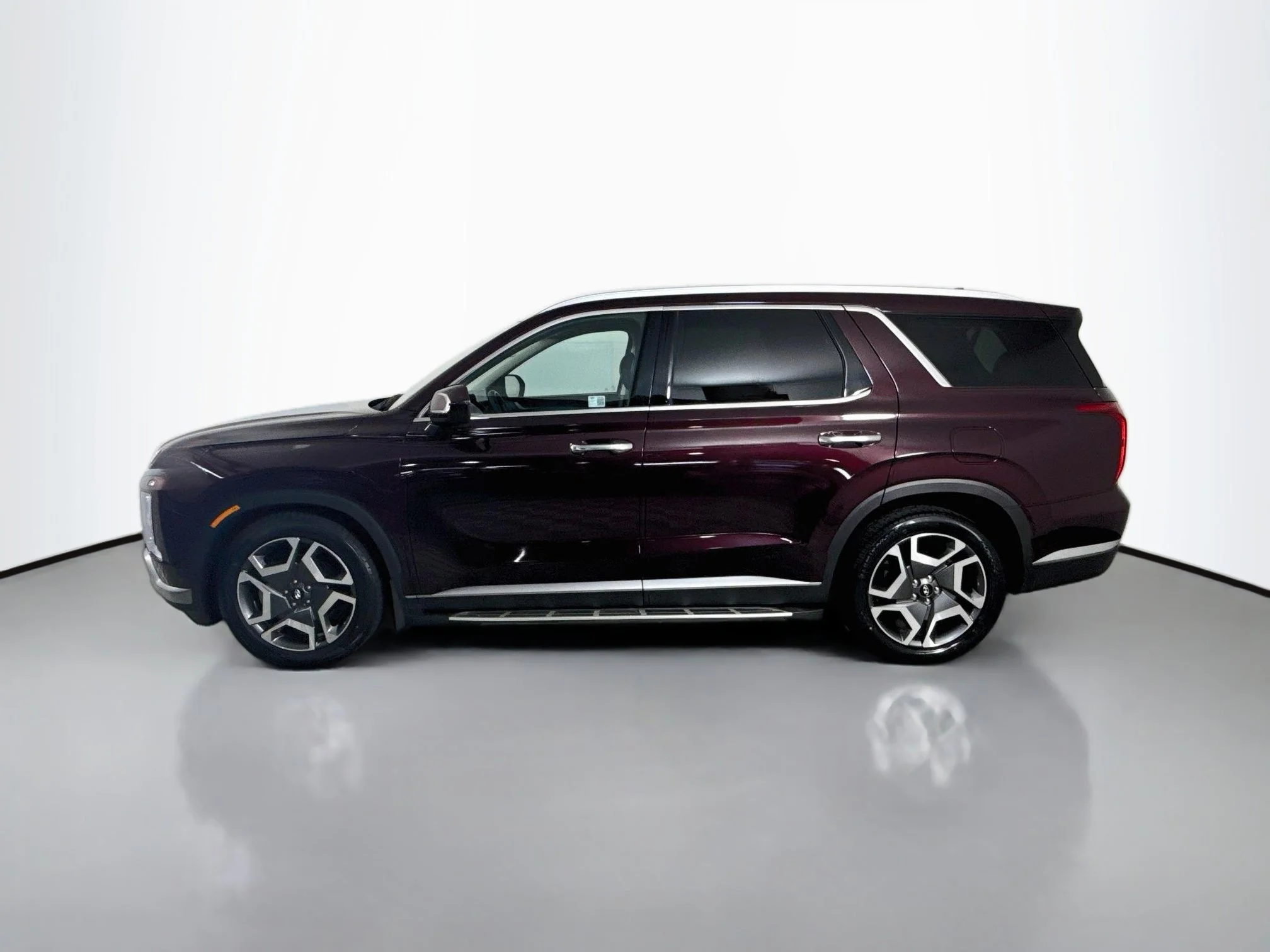 Used 2024 Sierra Burgundy Hyundai SEL 7P image 4