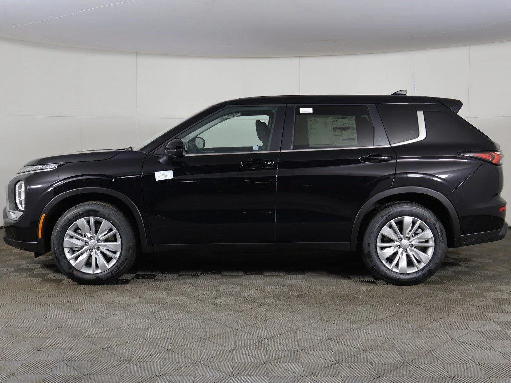 New 2026 Black Mitsubishi ES image 18