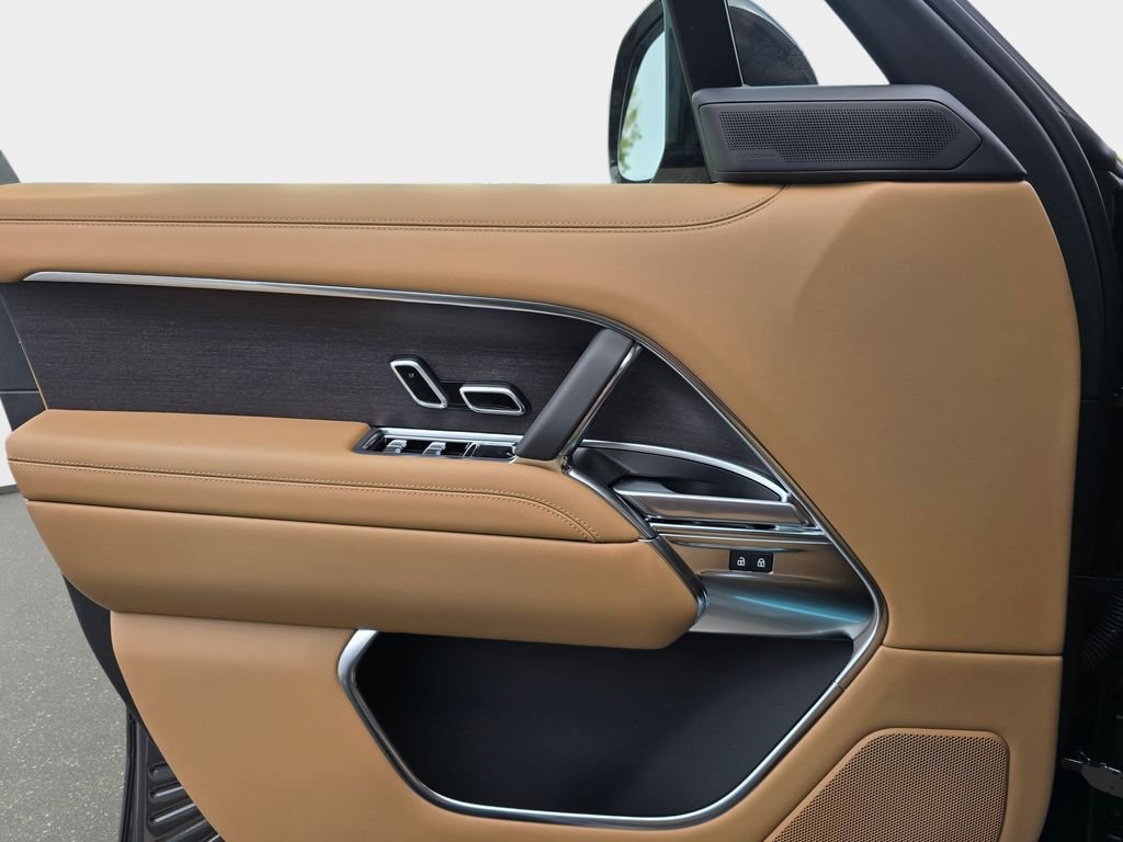 New 2026 Carpathian Grey LAND ROVER SE 7 Seats image 28