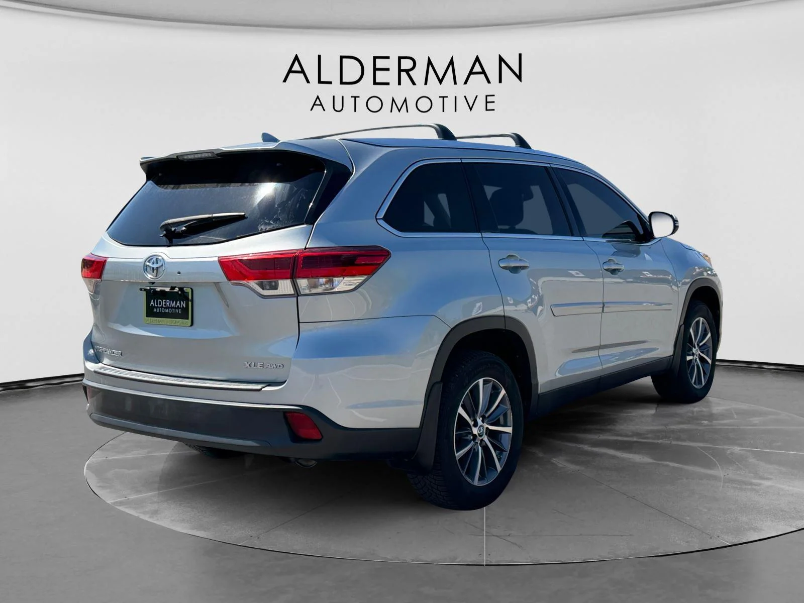 Used 2019 Celestial Silver Metallic Toyota XLE image 5