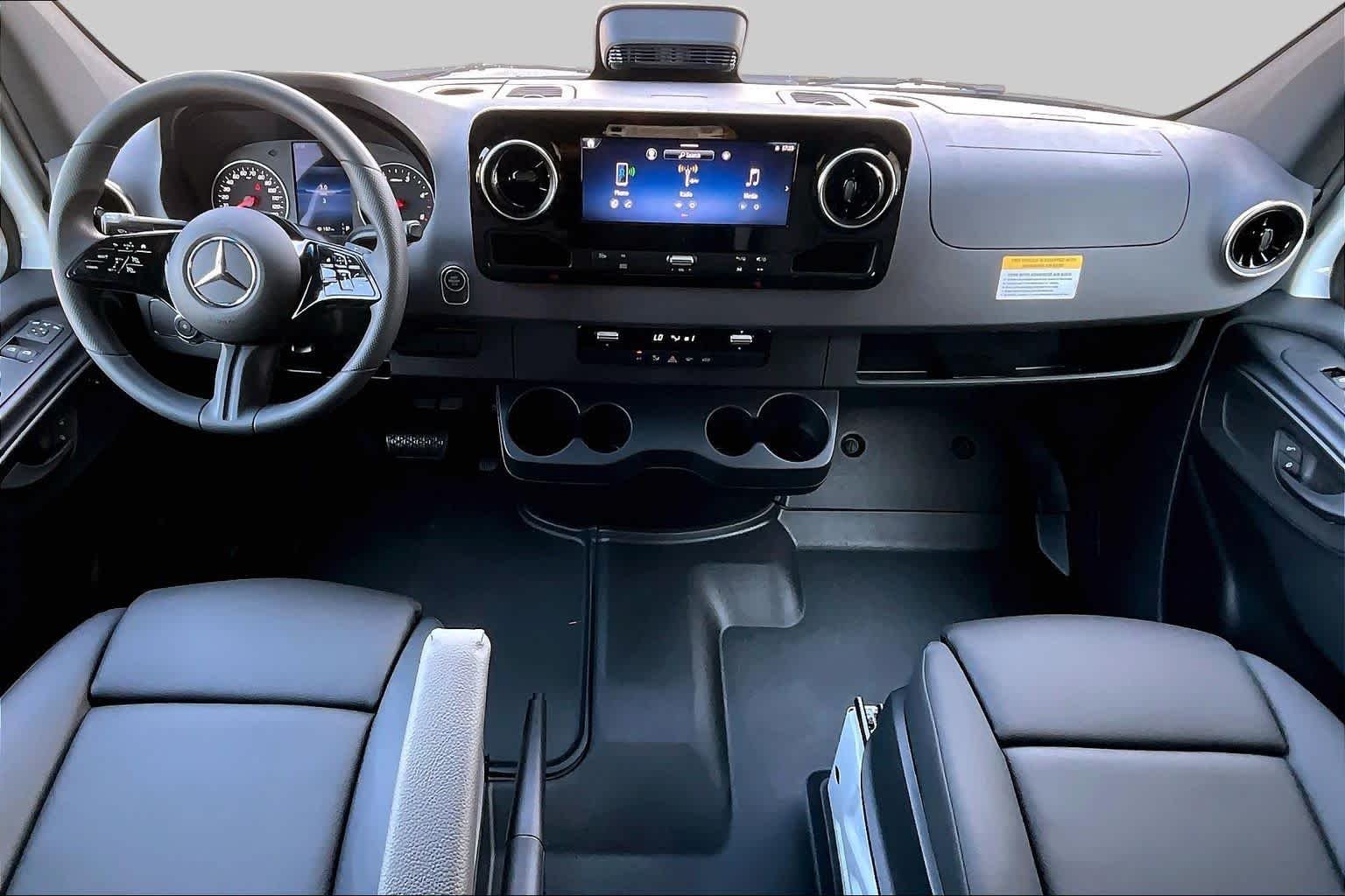 New 2026 Arctic+White Mercedes-Benz  image 5