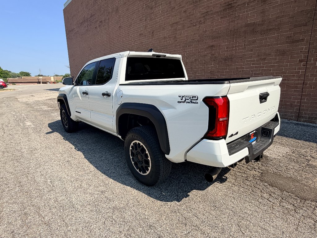 Used 2026 Ice Cap Toyota SR5 image 3