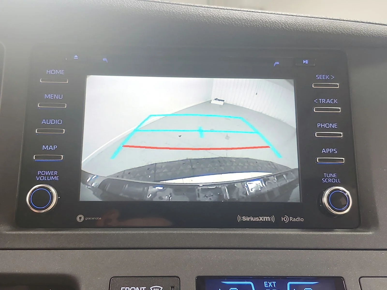 Used 2020 Green Toyota XLE Premium image 31
