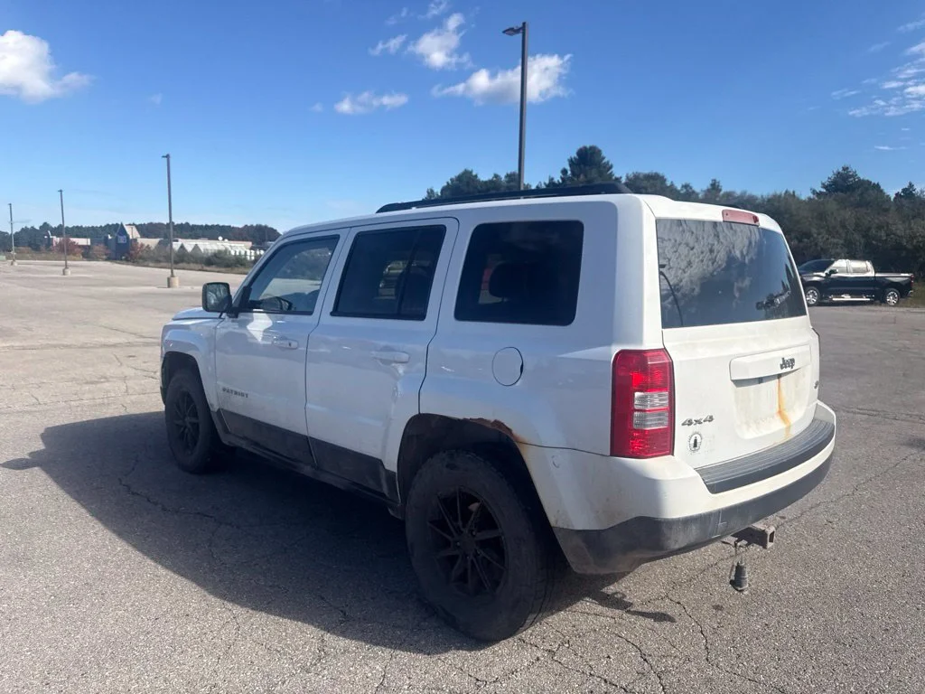 Used 2015 Bright White Clearcoat Jeep Sport image 24