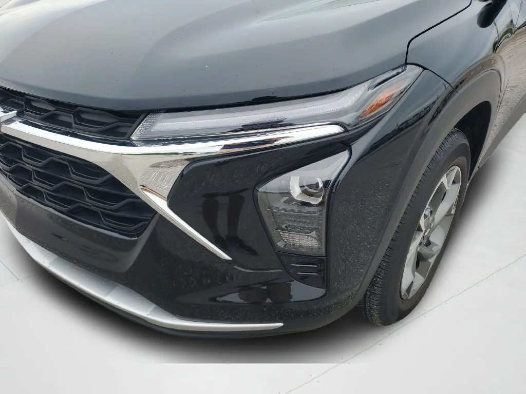 Used 2025 Mosaic Black Metallic Chevrolet LT image 9