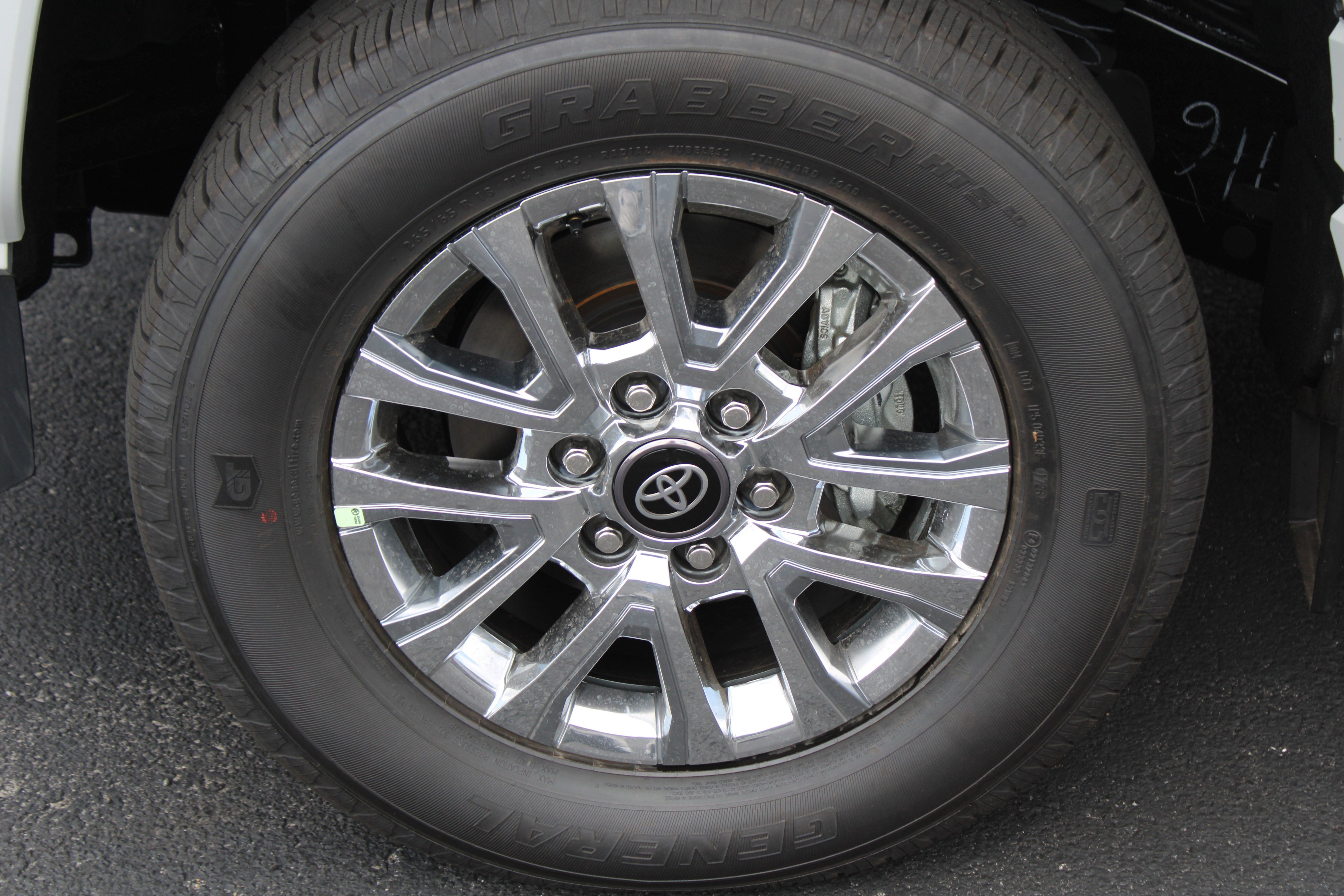 New 2026 Wind Chill Pearl <sup>1</sup> Toyota  Limited image 9