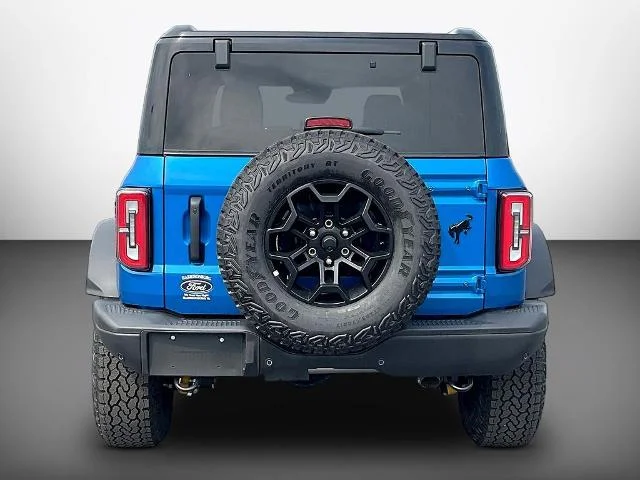 New 2026 Velocity Blue Metallic Ford Badlands® image 18