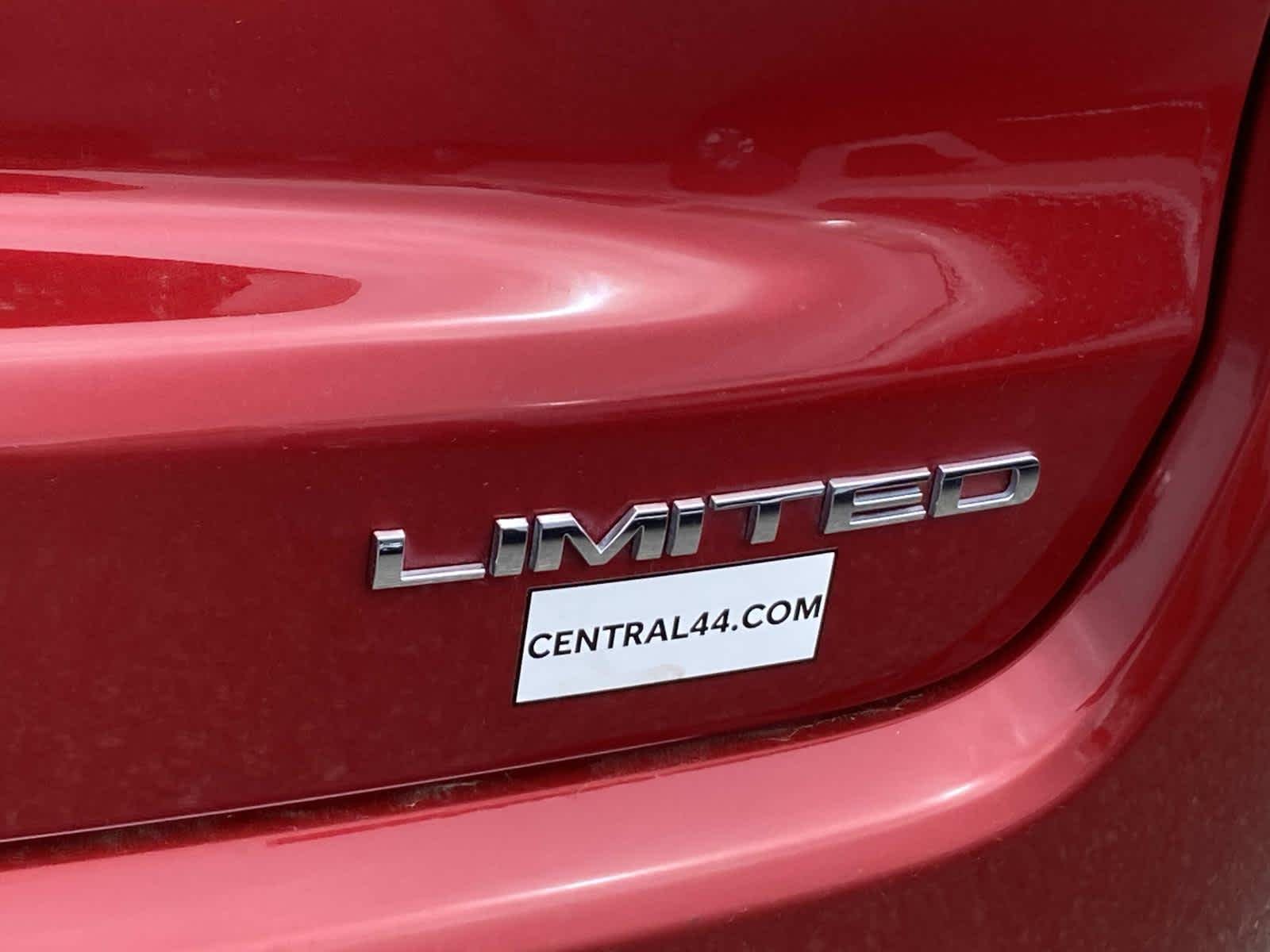 Certified Used 2025 Red Hot Pearlcoat Jeep Limited image 6