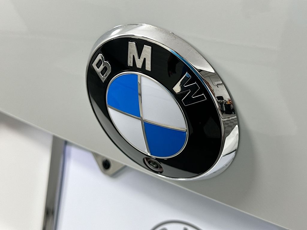 Used 2026 Alpine White BMW xDrive40 image 22