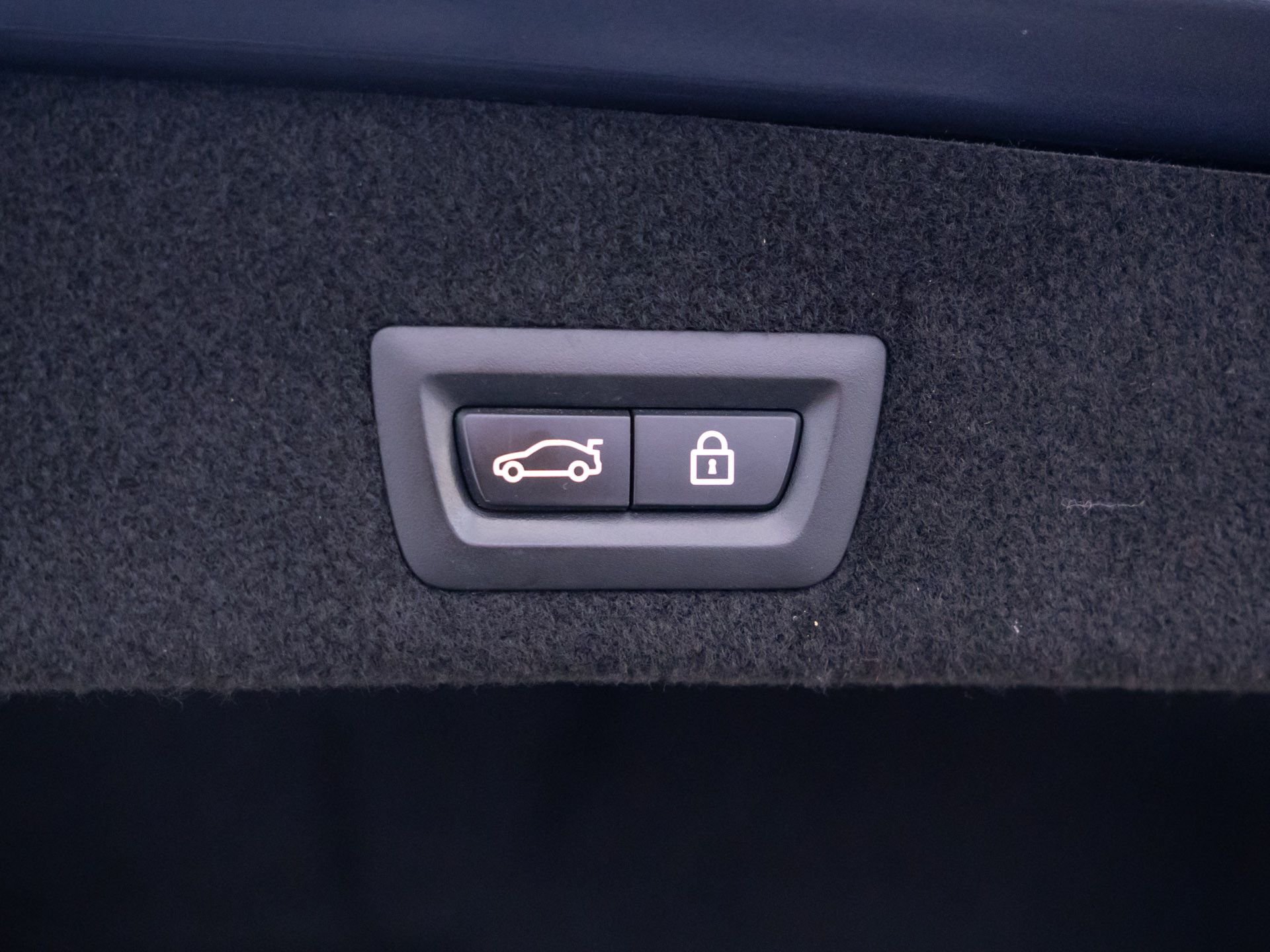 Used 2016 Gray BMW 750i xDrive image 33