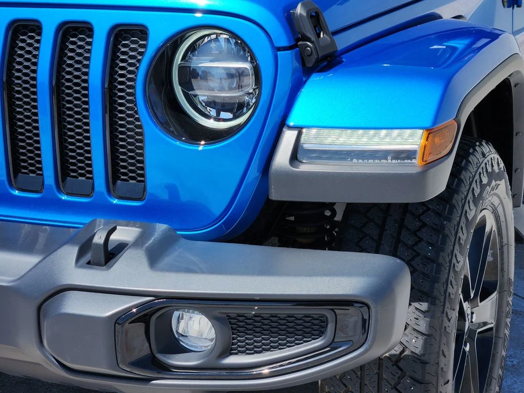 Used 2022 Hydro Blue Pearlcoat Jeep Unlimited Sahara Altitude image 11
