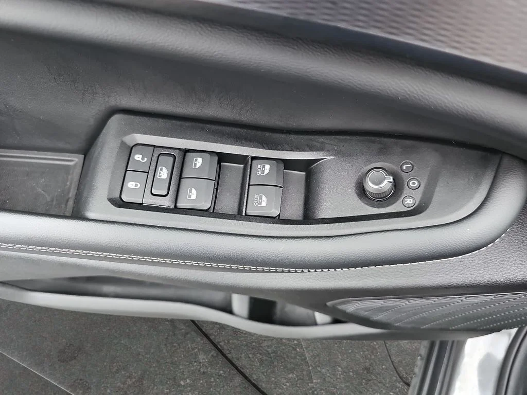 Used 2023 Gray Jeep Altitude image 29