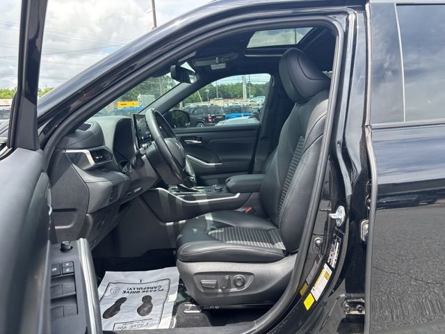 Used 2021 Midnight Black Metallic Toyota XSE image 12