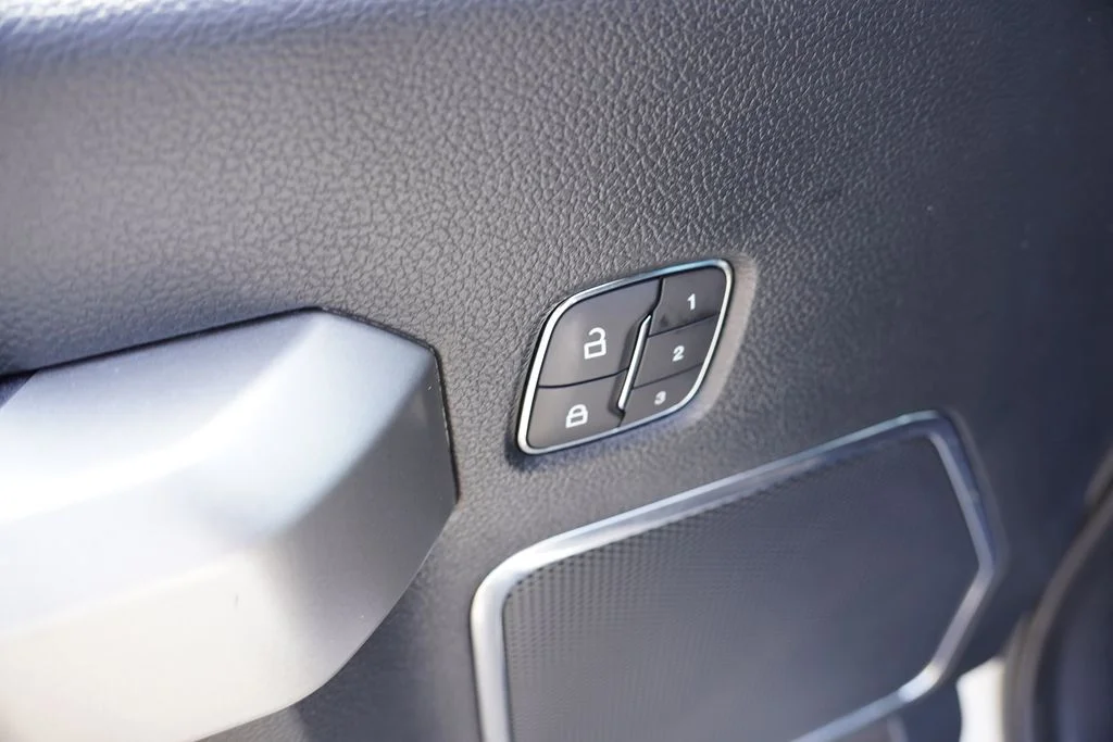 Certified Used 2020 Oxford White Ford Lariat image 23