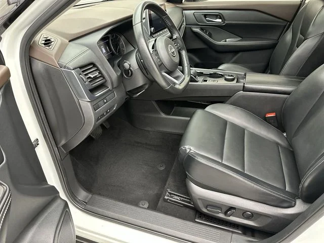 Used 2023 White Nissan SV image 11