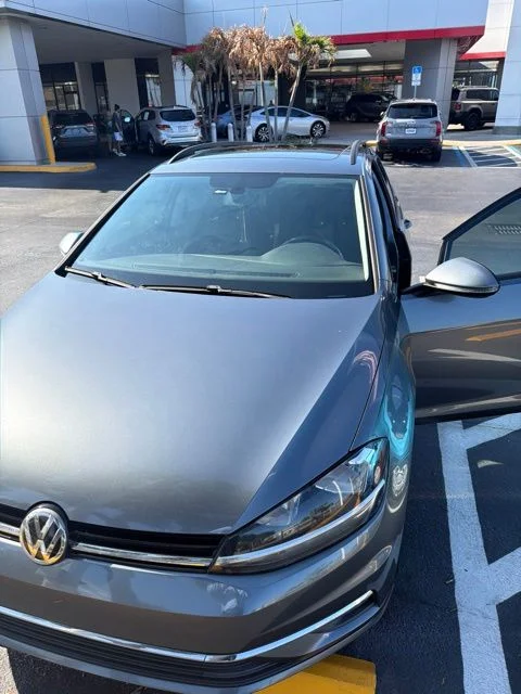 Used 2018 Gray Volkswagen SE image 1