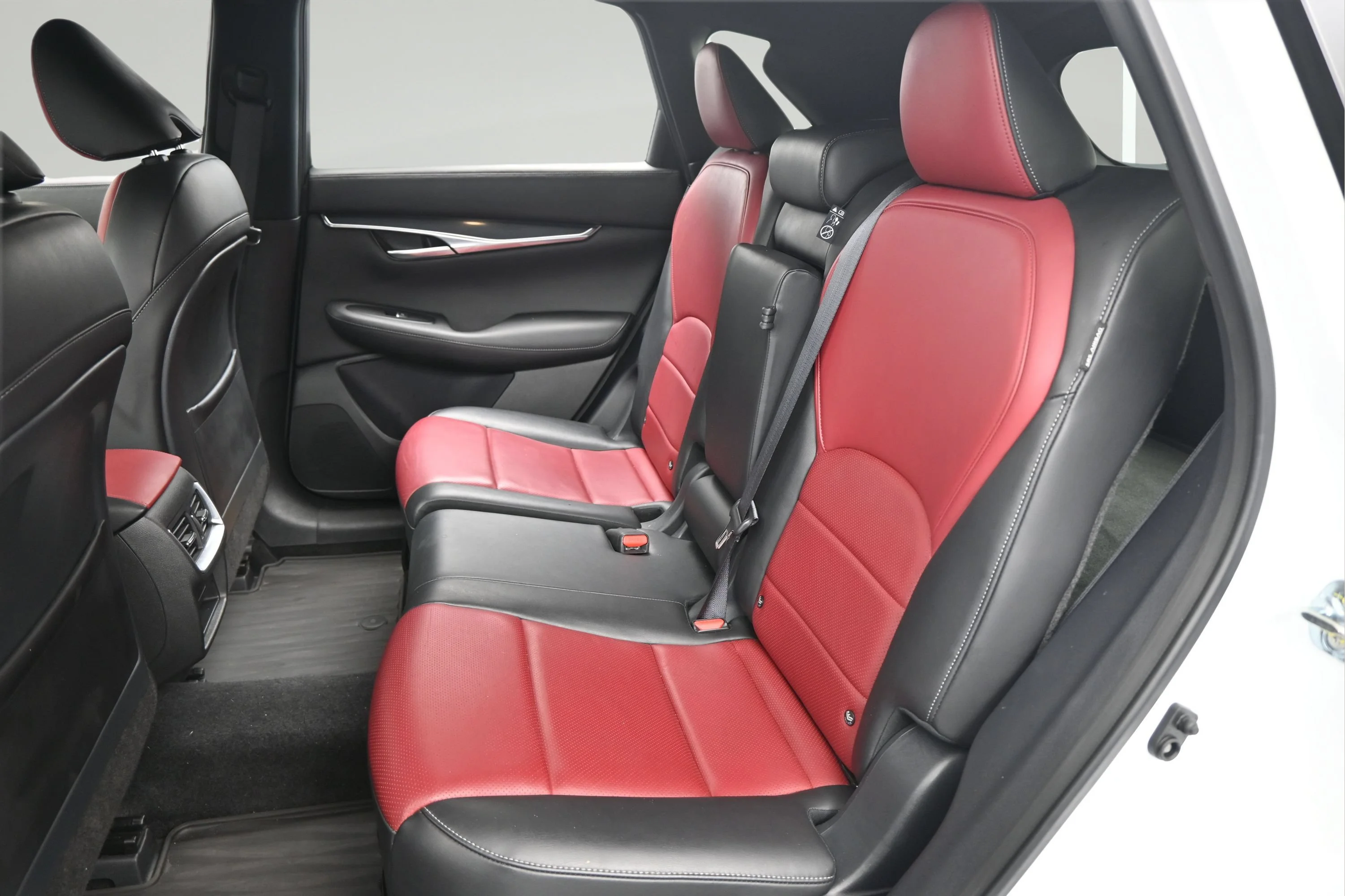 Used 2024 Radiant White INFINITI SPORT image 11