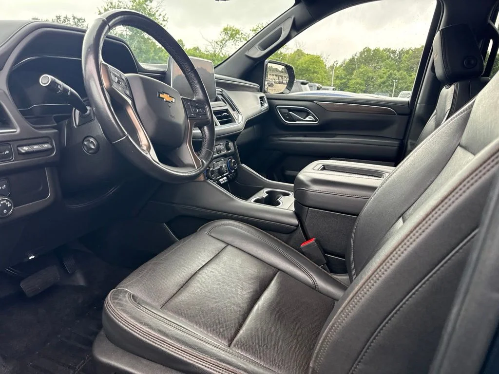 Used 2022 Gray Chevrolet High Country image 3