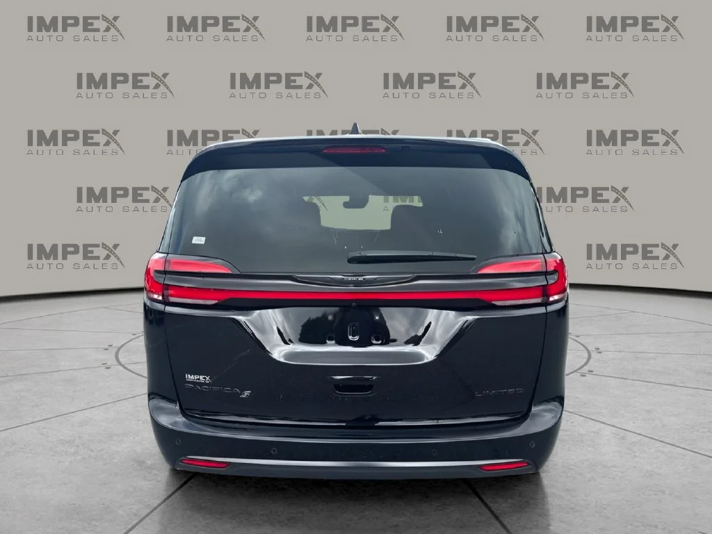 Used 2025 Black Chrysler Limited image 4