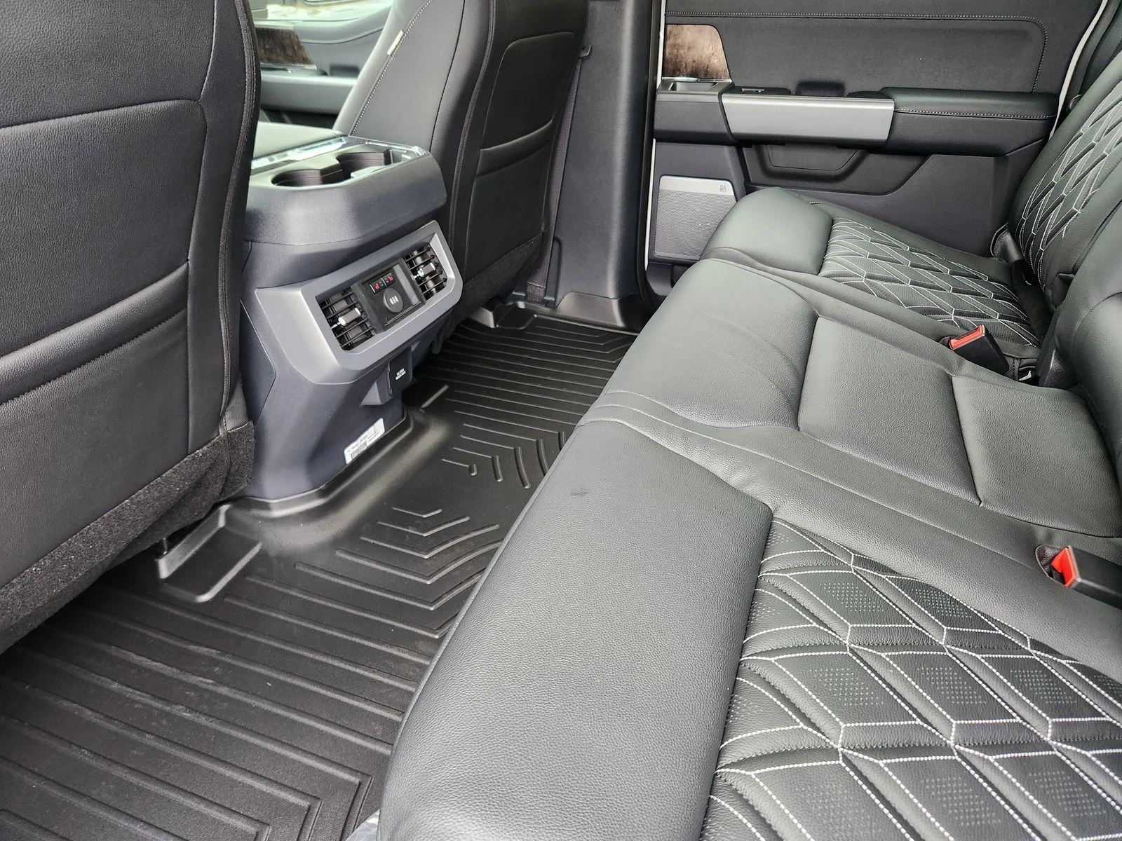 New 2026 Star White Metallic Tri-Coat Ford F-250® Lariat® image 21