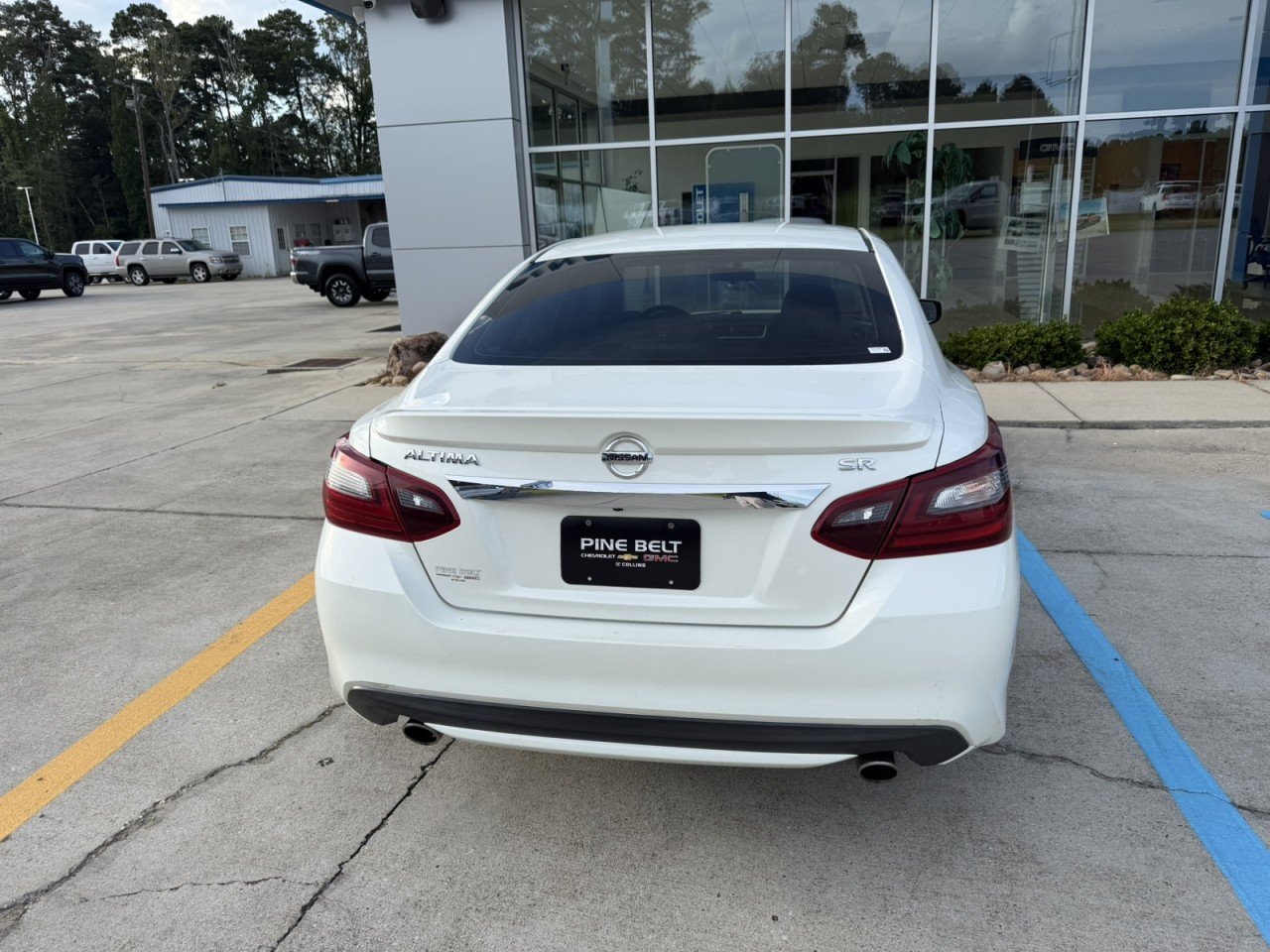 Used 2018 White Nissan 2.5 SR image 6