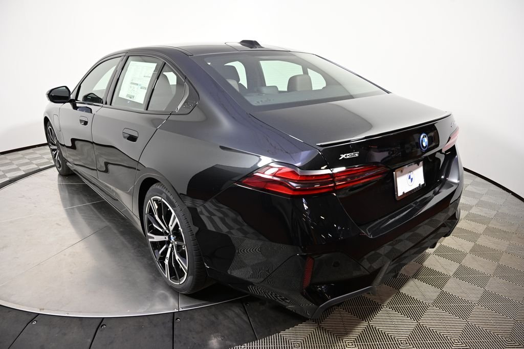 New 2027 Black Sapphire Metallic BMW 550e xDrive image 3