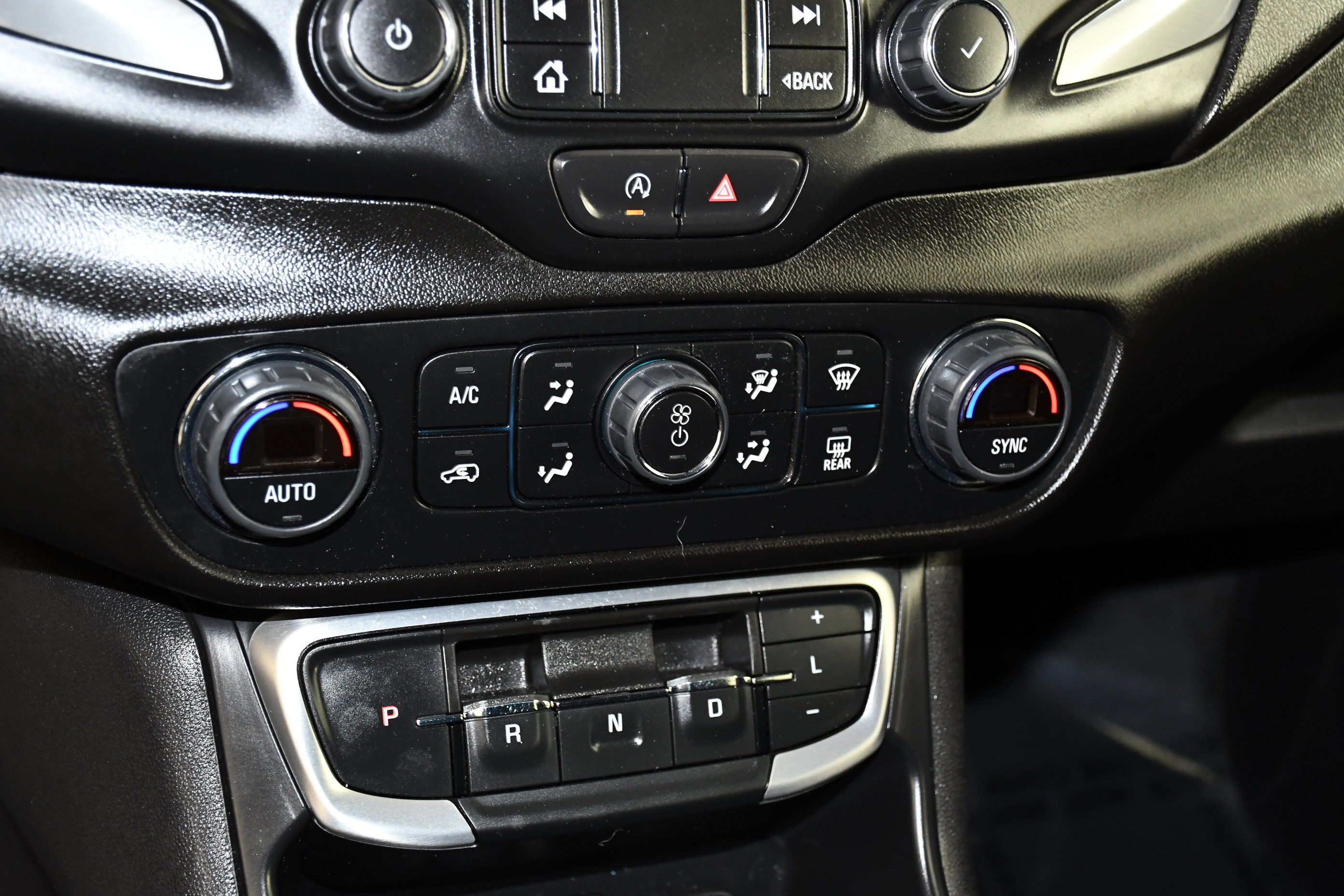 Used 2024 Sterling Metallic GMC SLT image 30