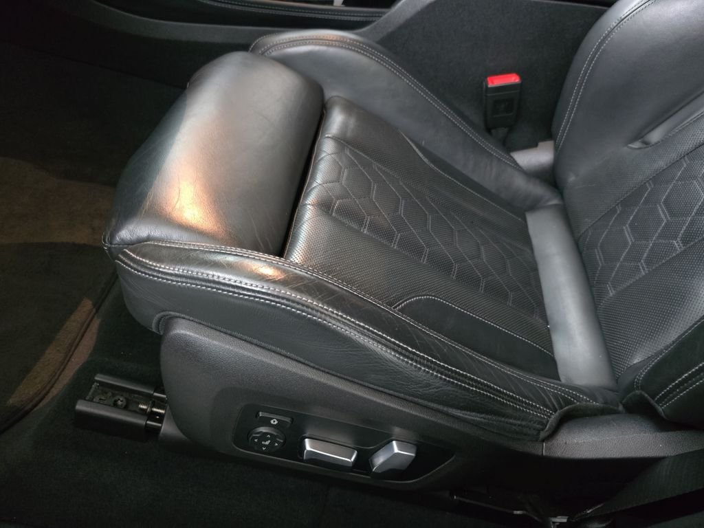 Used 2020 Black Sapphire Metallic BMW  image 30