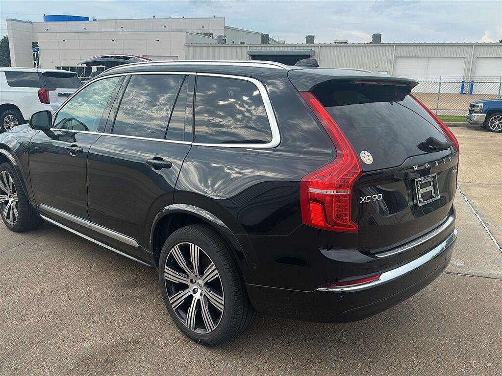 Used 2023 Onyx Black Metallic Volvo Ultimate image 9