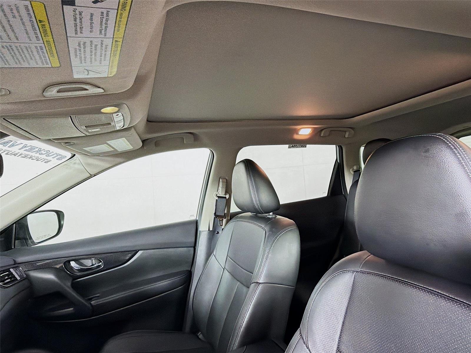 Used 2017 Brilliant Silver Nissan SL image 5