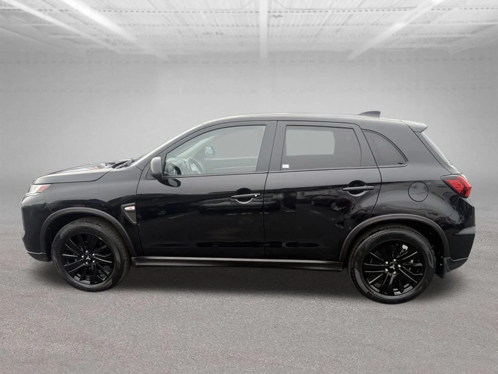 Used 2021 Labrador Black Metallic Mitsubishi 2.0 LE image 8