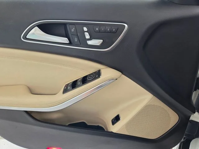 Used 2019 White Mercedes-Benz GLA 250 image 20