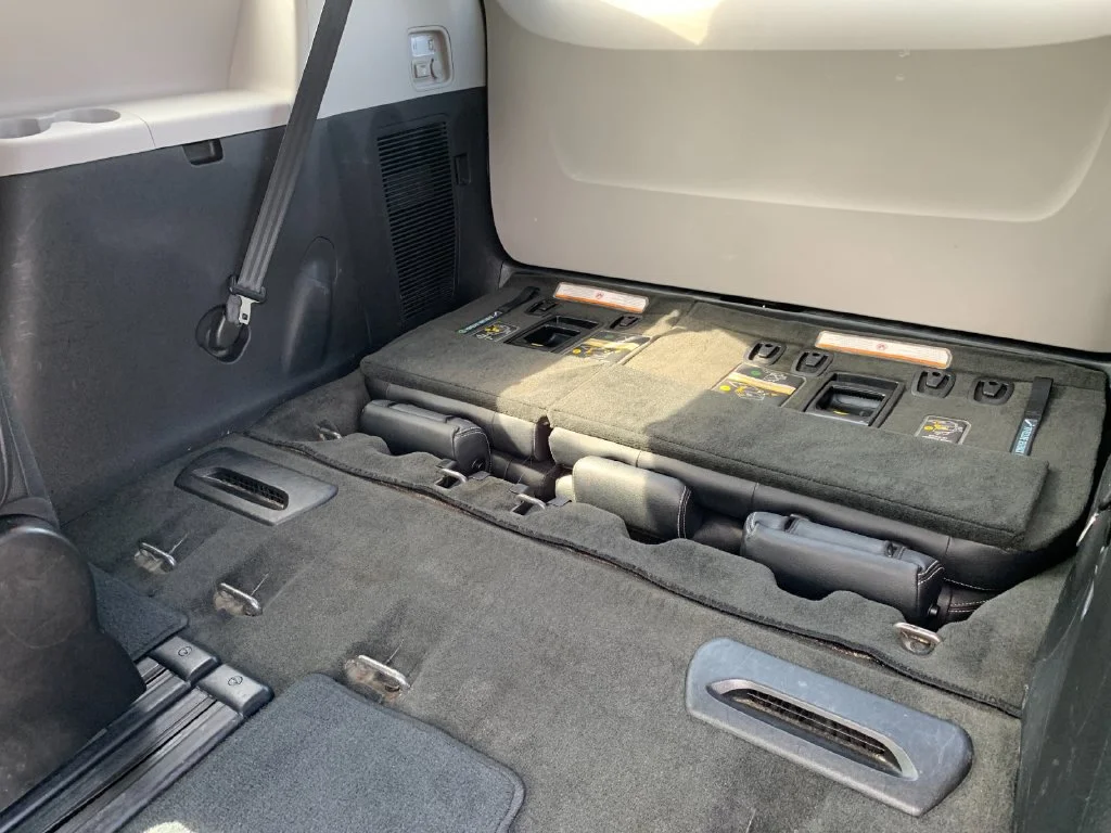 Used 2018 Gray Toyota SE Premium image 19