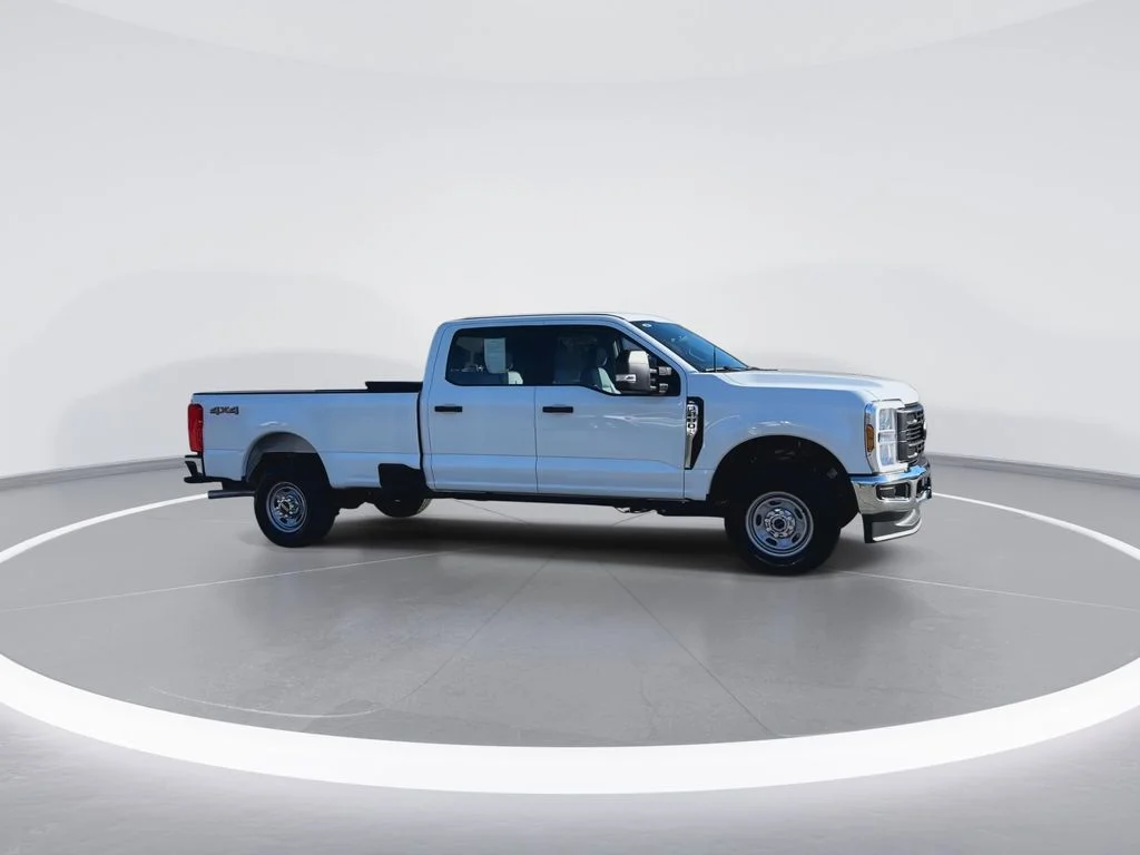 Used 2024 White Ford XL image 4
