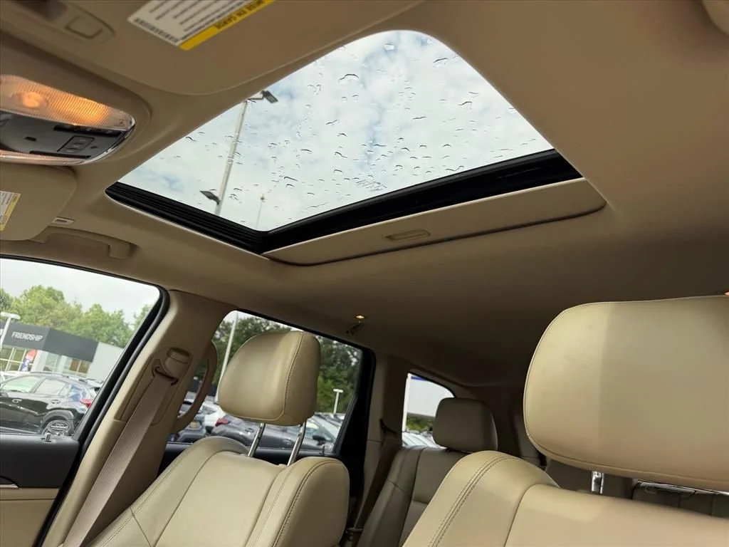 Used 2018 Red Jeep Limited image 13
