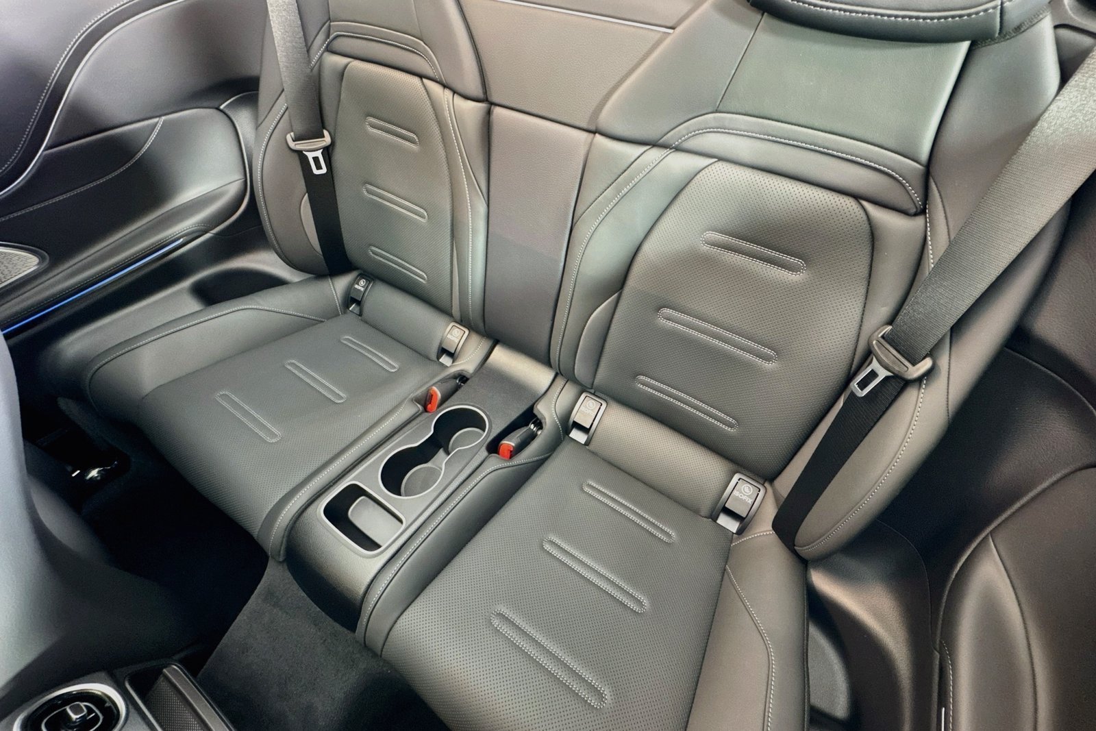 New 2027 MANUFAKTUR Alpine Grey Mercedes-Benz AMG® CLE 53 image 21