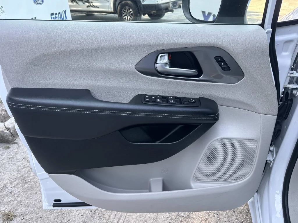 Used 2023 White Chrysler Touring L image 34