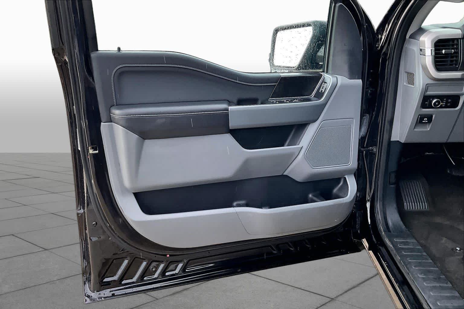 Used 2023 Agate Black Ford XLT image 21