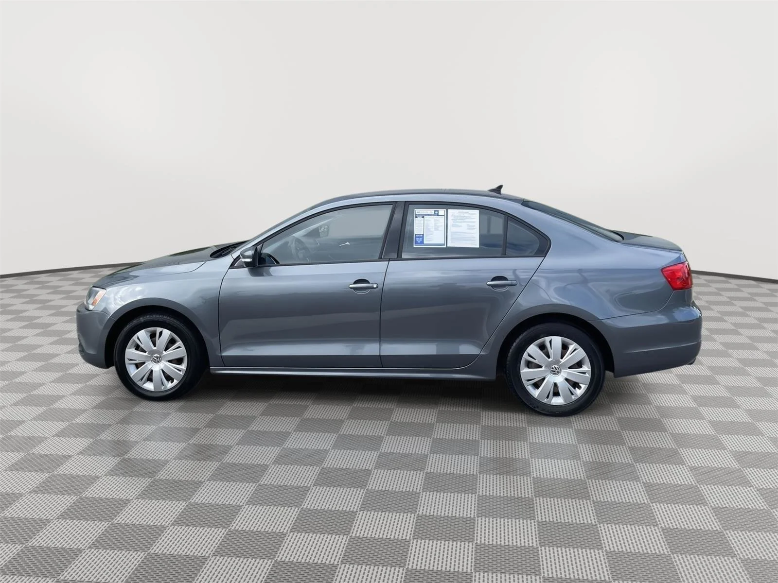 Used 2014 Platinum Gray Metallic Volkswagen SE image 12