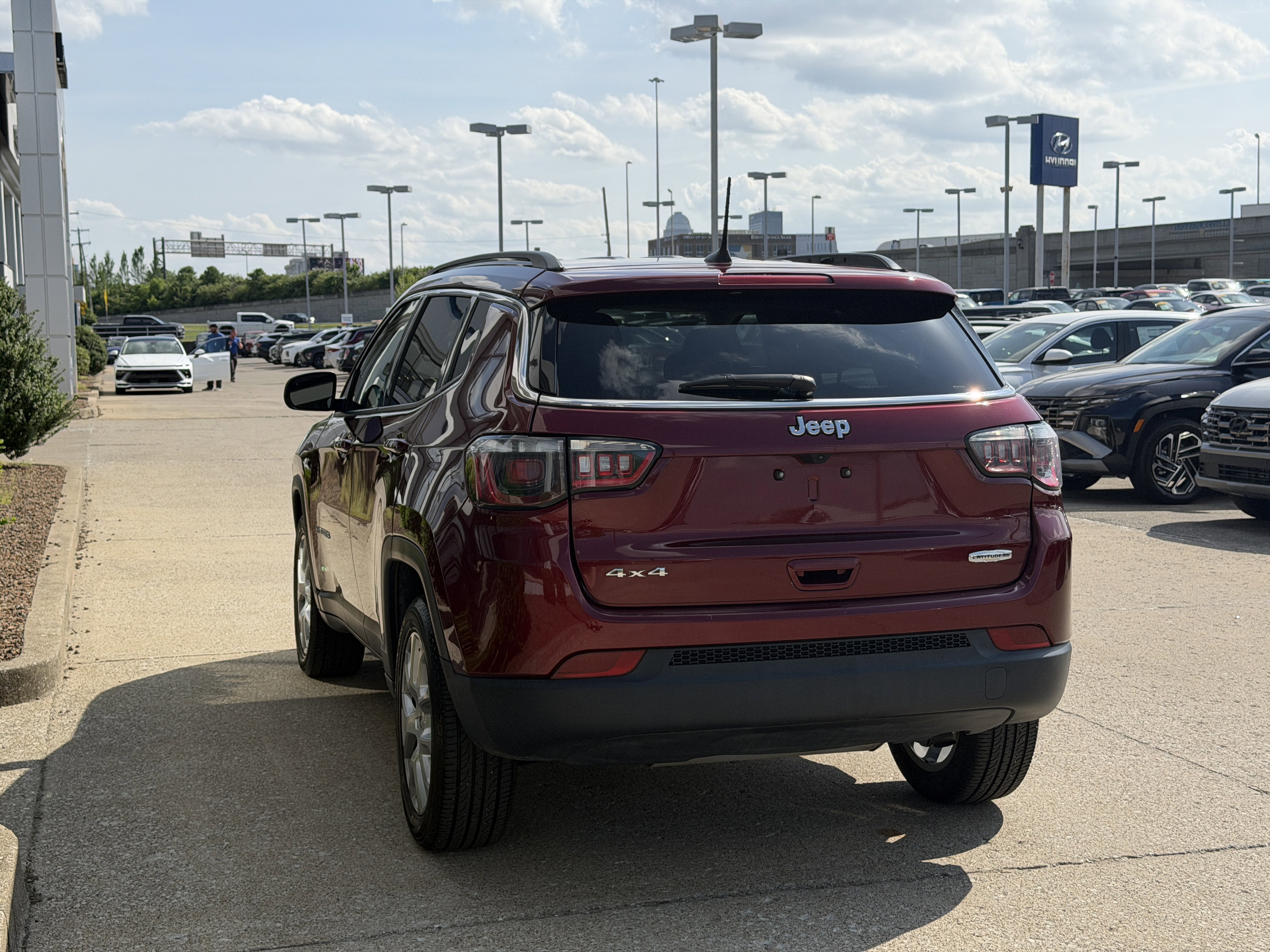 Used 2022 Velvet Red Pearlcoat Jeep Latitude Lux image 7