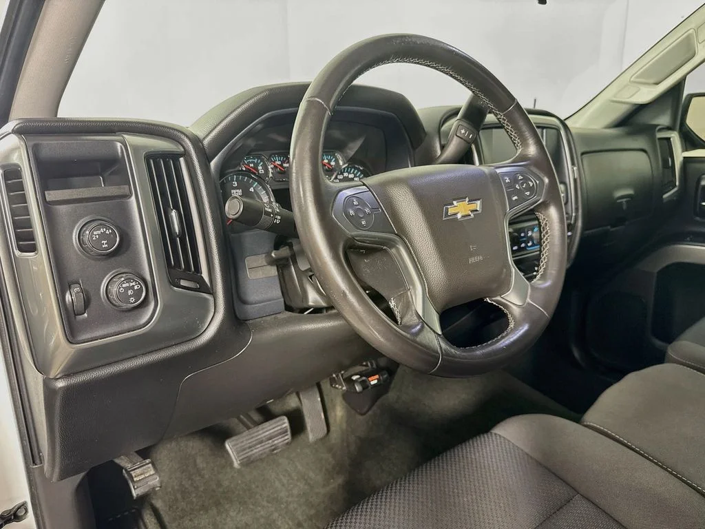 Used 2017 White Chevrolet LT image 9