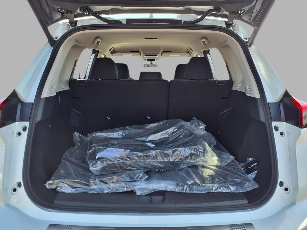 New 2026 Everest White Pearl TriCoat Nissan SV image 25