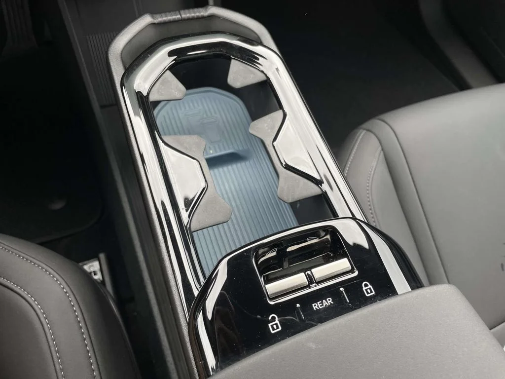 2025 Volvo EX30 Ultra - Photo 23