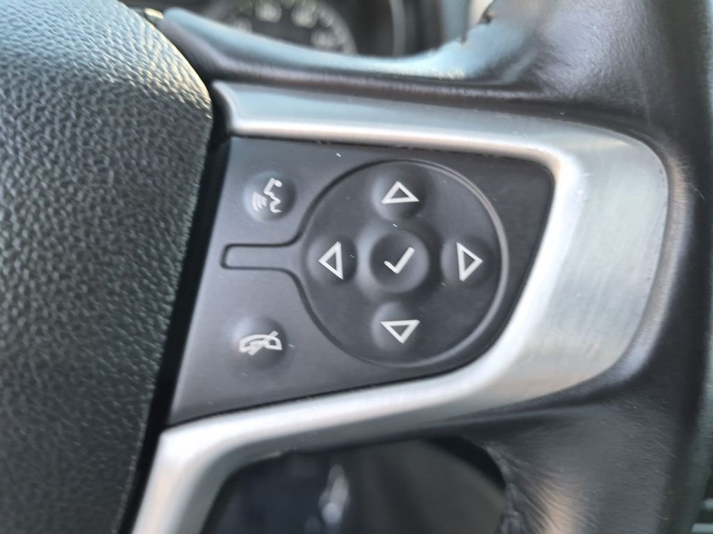 Used 2018 White GMC SLE image 19