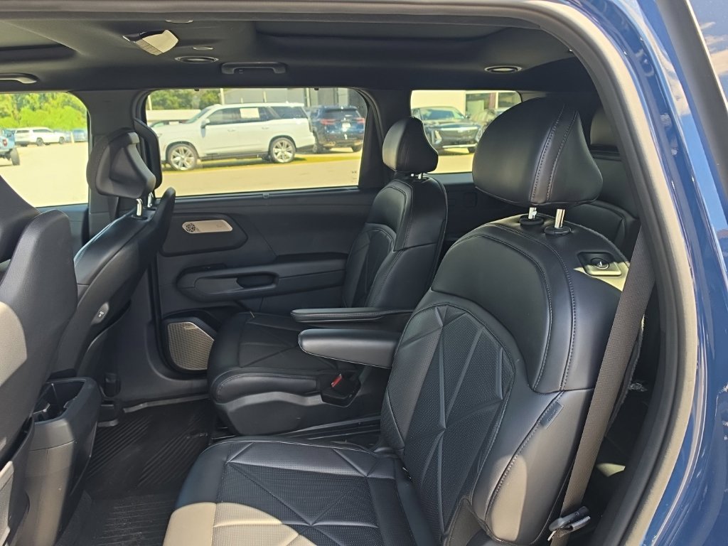 Used 2027 Black Kia SX image 12
