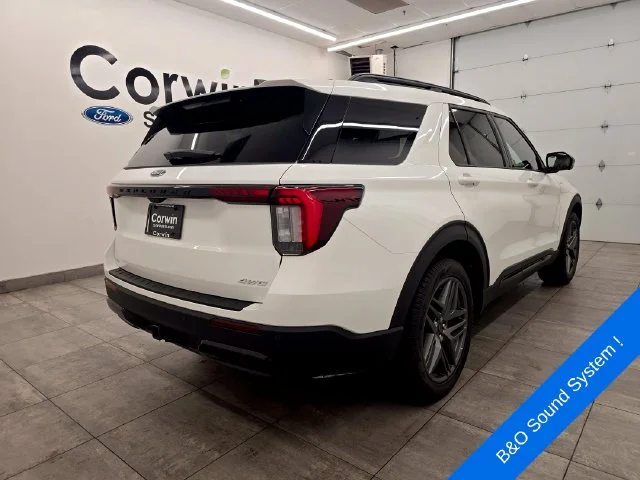 New 2026 Star White Metallic Tri-Coat Ford ST-Line image 5