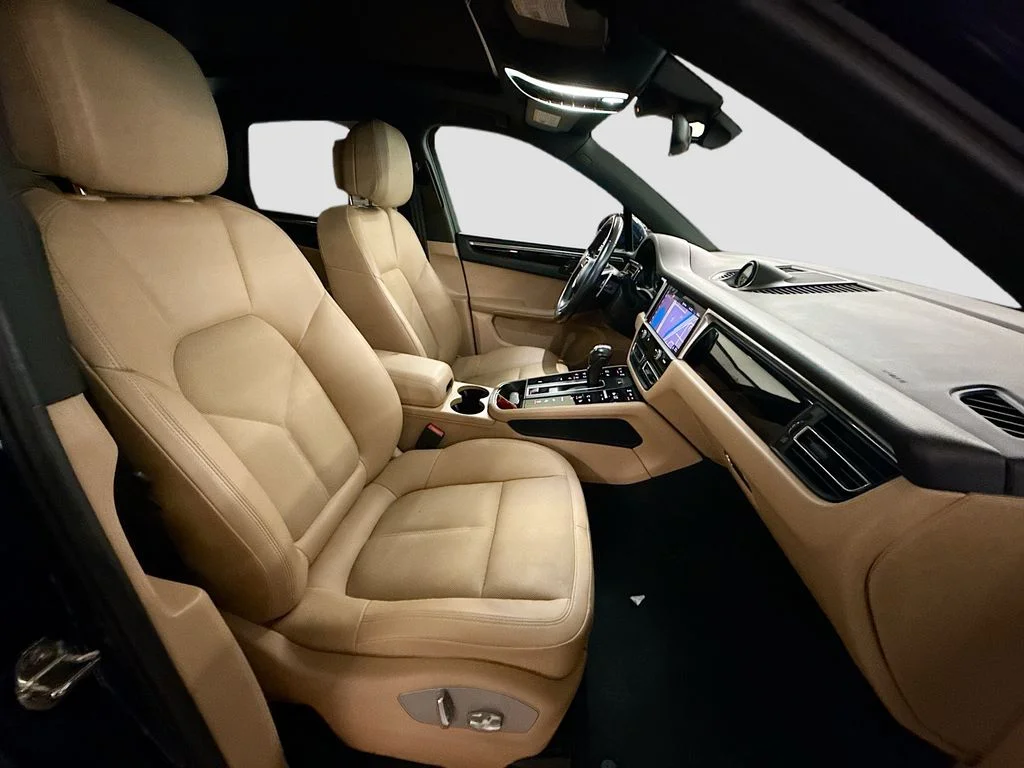 Used 2022  Porsche Base image 29