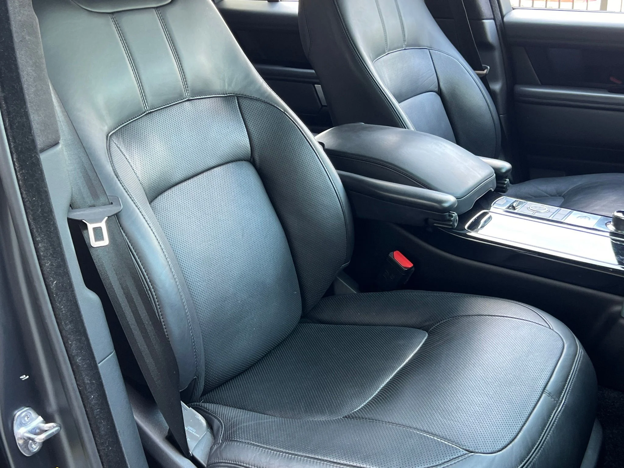 Used 2019  Land Rover 5.0L V8 Supercharged image 17