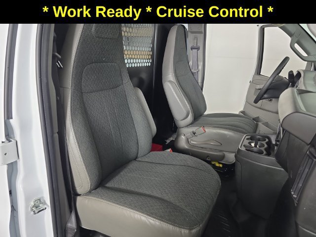 Used 2025 Summit White GMC Work Van image 25