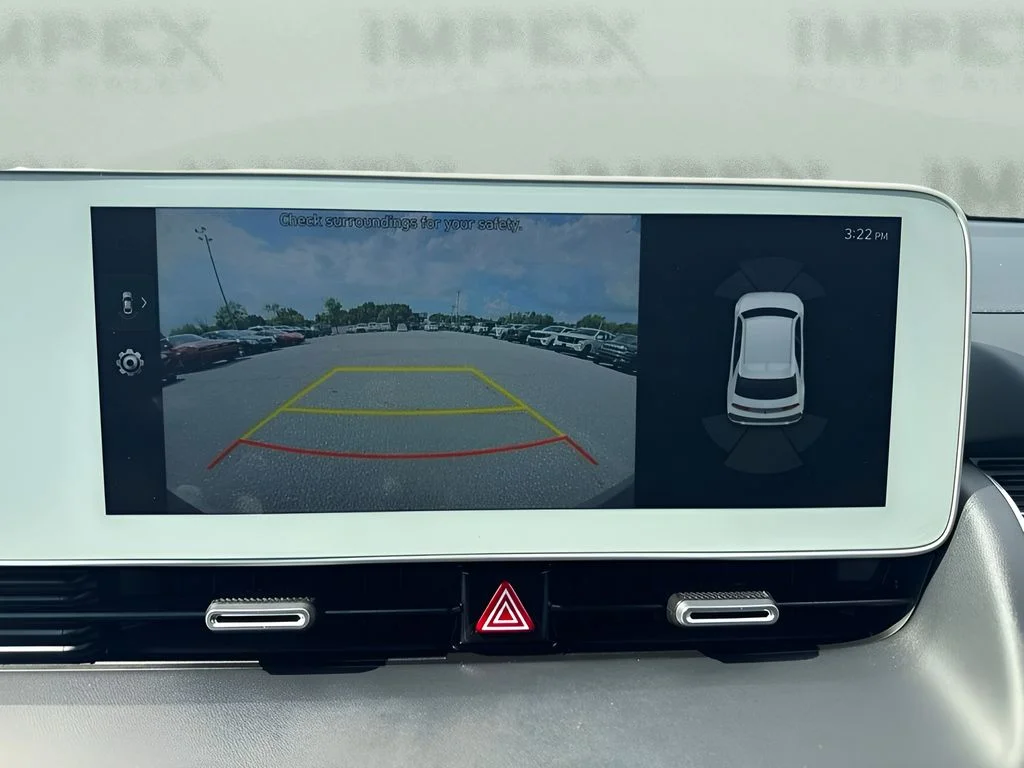 Used 2023 Green Hyundai SEL image 18